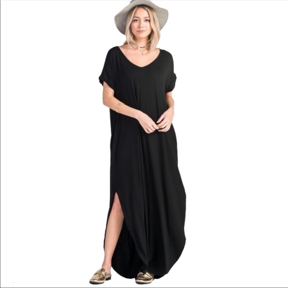 Contemporary V-Neck Maxi dress with pockets black